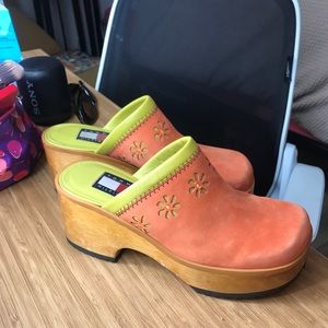 Tommy hilfiger wooden clogs